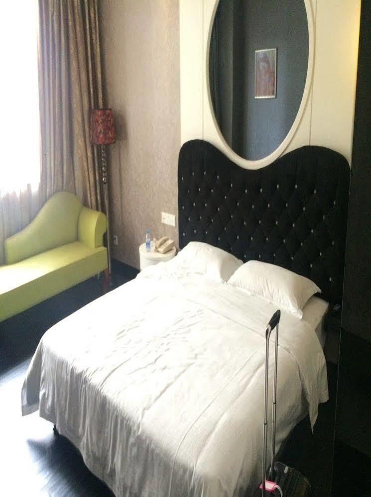 Jun Hao Hotel Дунгуань Екстер'єр фото