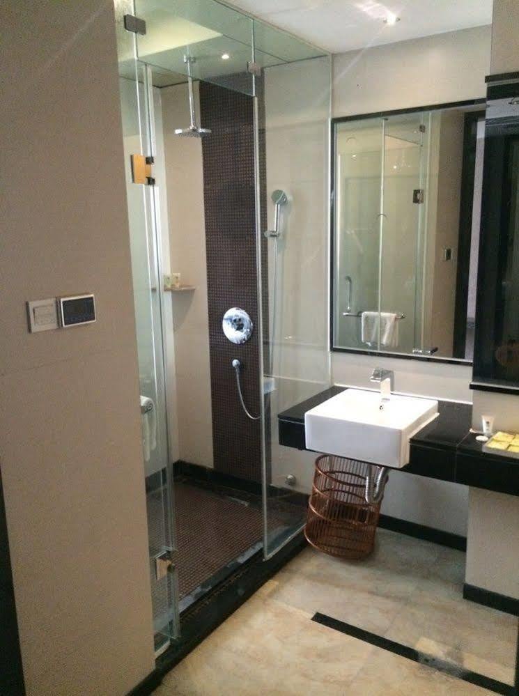 Jun Hao Hotel Дунгуань Екстер'єр фото