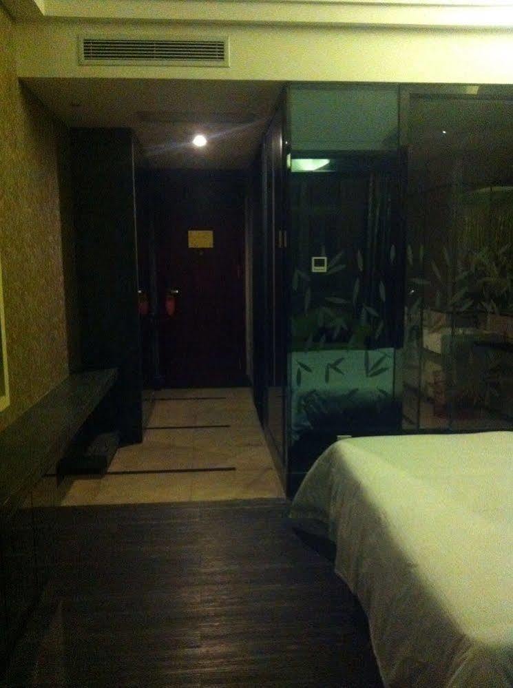 Jun Hao Hotel Дунгуань Екстер'єр фото