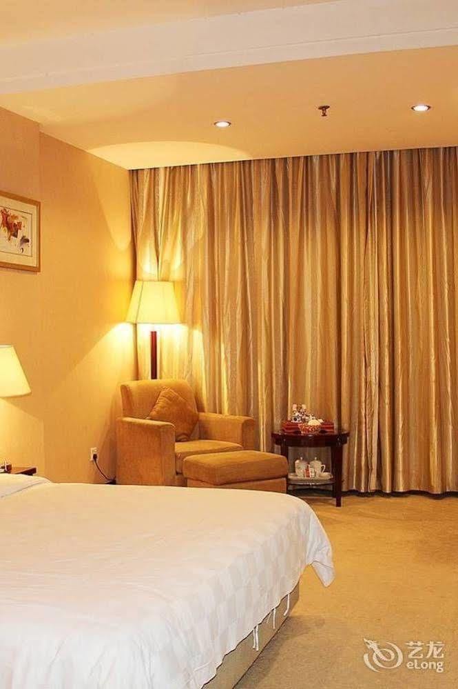 Jun Hao Hotel Дунгуань Екстер'єр фото